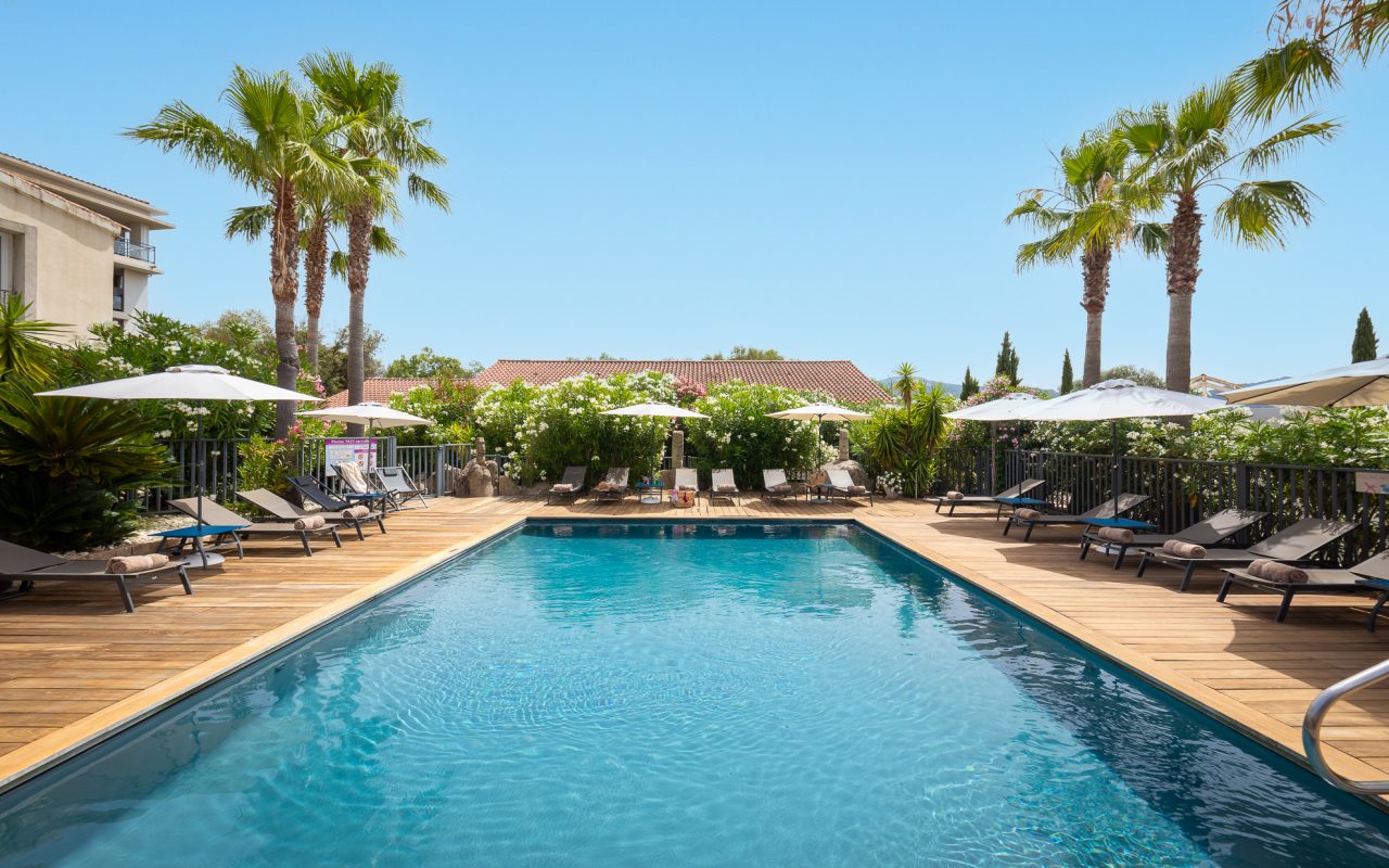 PISCINE GOLFE HOTEL (1).jpg